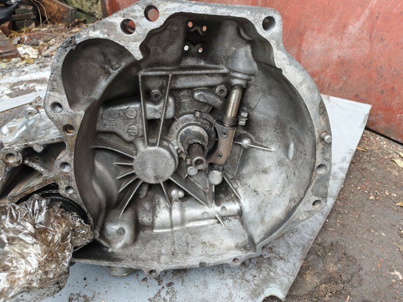 МКПП Nissan Primera 1990