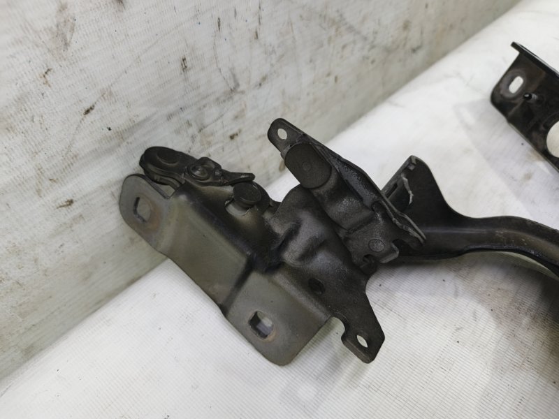 Петля капота Mercedes CLA - Class 2015 CLA 180