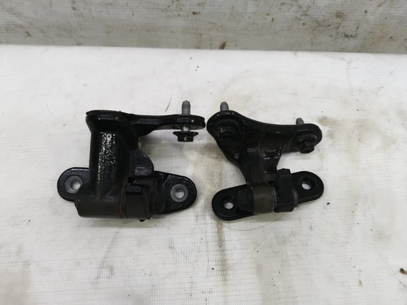 Петля двери Mercedes CLA - Class 2015 CLA 180