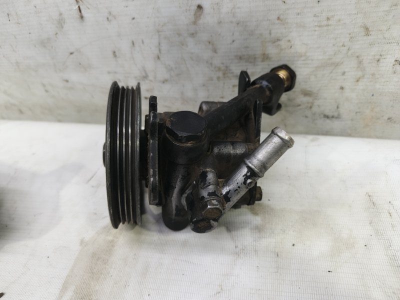 Насос гидроусилителя Nissan Primera 1990