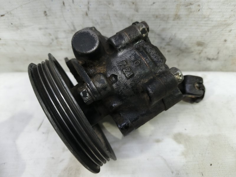 Насос гидроусилителя Nissan Primera 1990