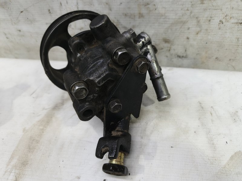 Насос гидроусилителя Nissan Primera 1990