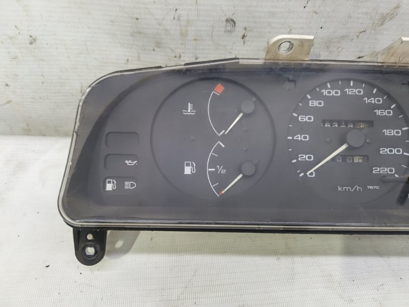 Панель приборов Nissan Primera 1990