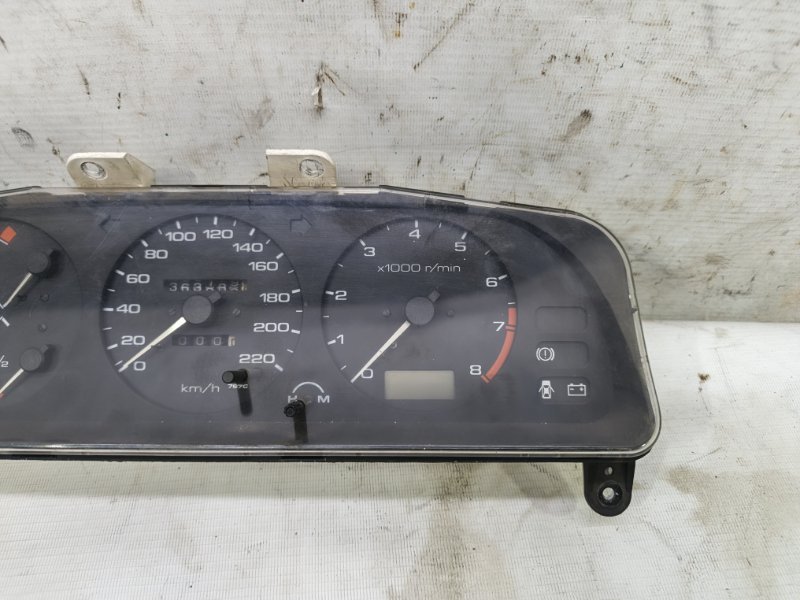 Панель приборов Nissan Primera 1990