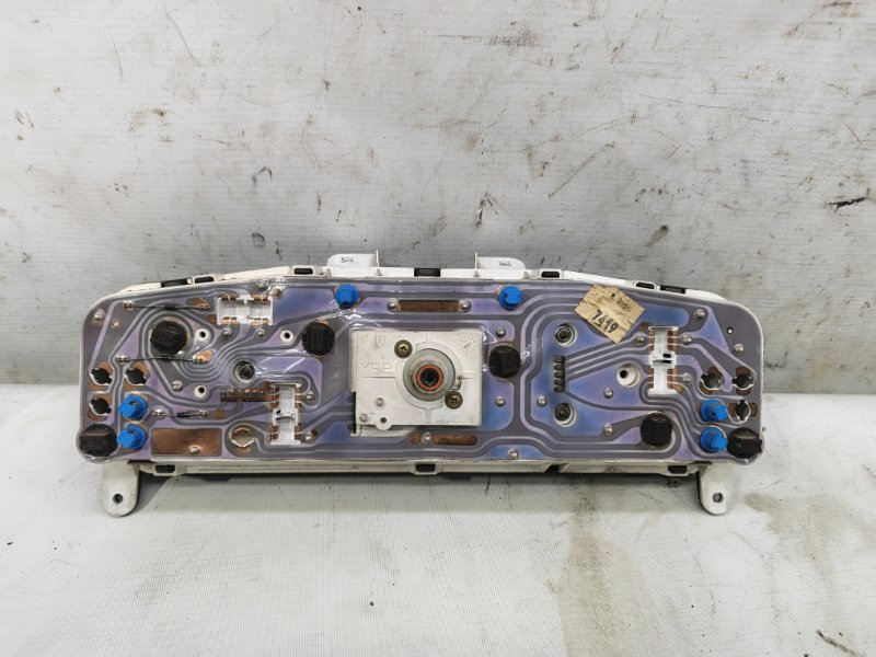 Панель приборов Nissan Primera 1990