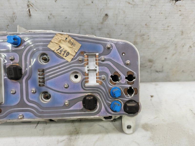 Панель приборов Nissan Primera 1990