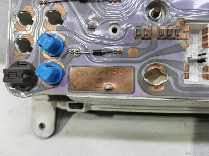 Панель приборов Nissan Primera 1990