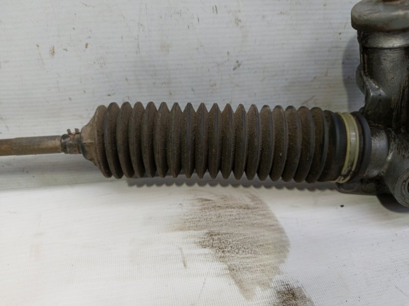 Рулевая рейка Nissan Primera 1990