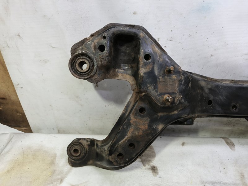 Балка Nissan Primera 1990