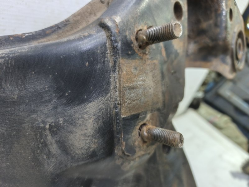 Балка Nissan Primera 1990