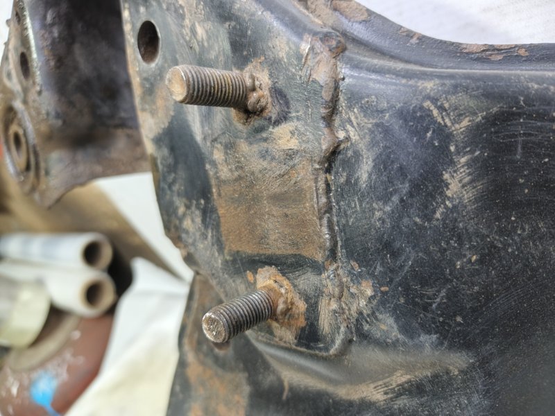 Балка Nissan Primera 1990