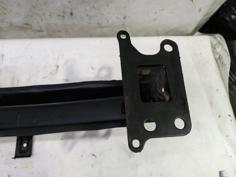 Усилитель бампера Skoda Fabia 2008