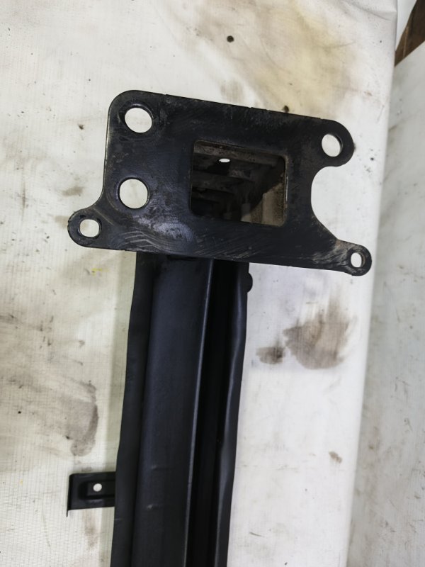 Усилитель бампера Skoda Fabia 2008