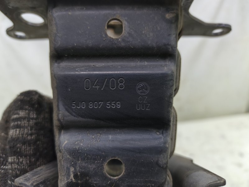 Усилитель бампера Skoda Fabia 2008