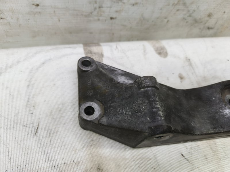 Кронштейн генератора Skoda Fabia 2008