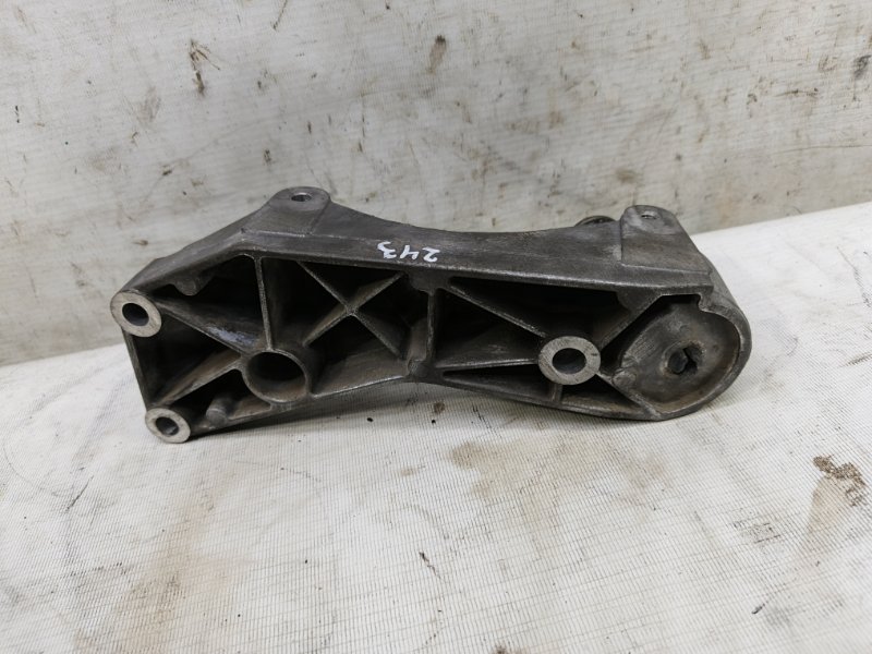 Кронштейн генератора Skoda Fabia 2008