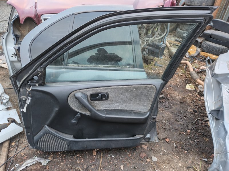Дверь Nissan Primera 1990