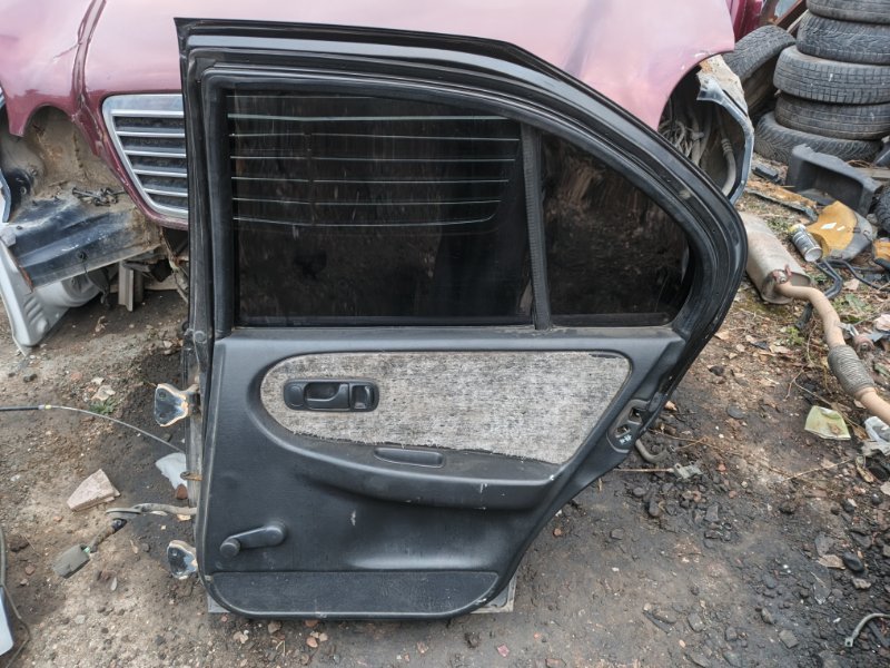 Дверь Nissan Primera 1990