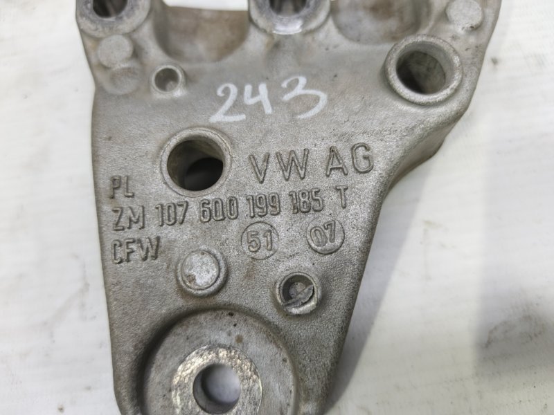 Кронштейн двигателя Skoda Fabia 2008