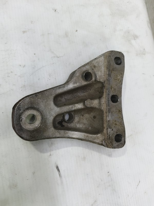 Кронштейн двигателя Skoda Fabia 2008