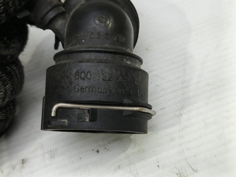 Тройник системы охлаждения Skoda Fabia 2008