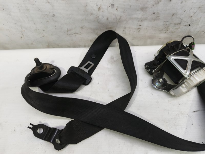 Ремень безопасности Skoda Fabia 2008