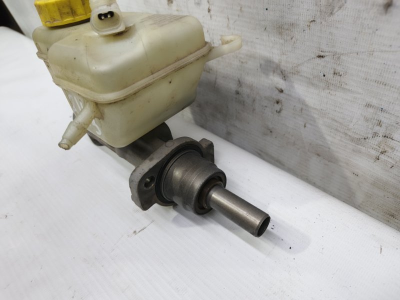 Главный тормозной цилиндр Skoda Fabia 2008