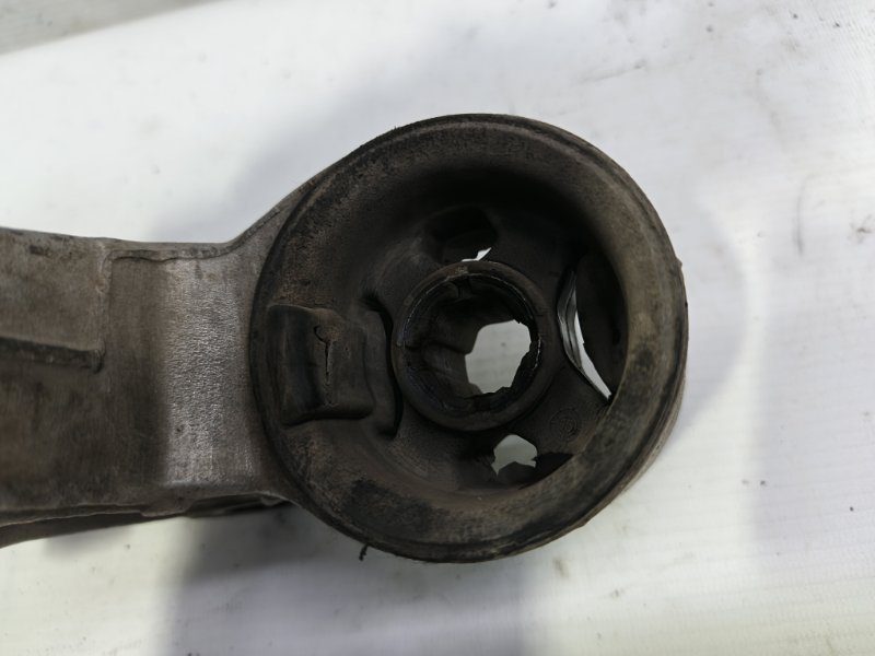 Крепление рычага подвески Skoda Fabia 2008