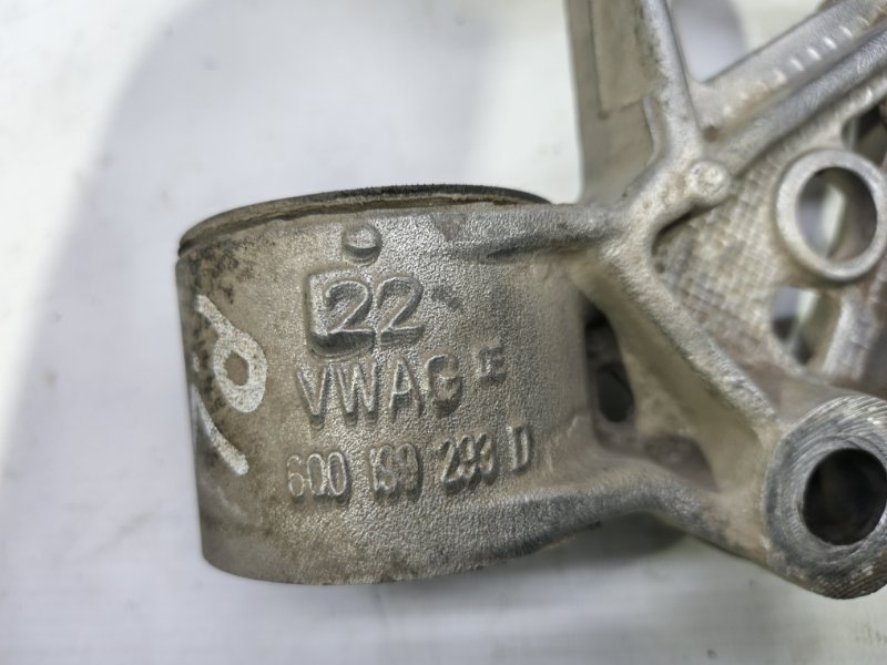 Крепление рычага подвески Skoda Fabia 2008