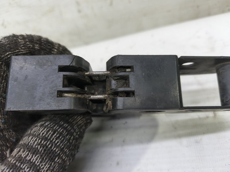 Замок капота Skoda Fabia 2008