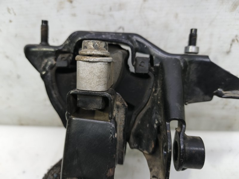 Подушка двигателя Skoda Fabia 2008