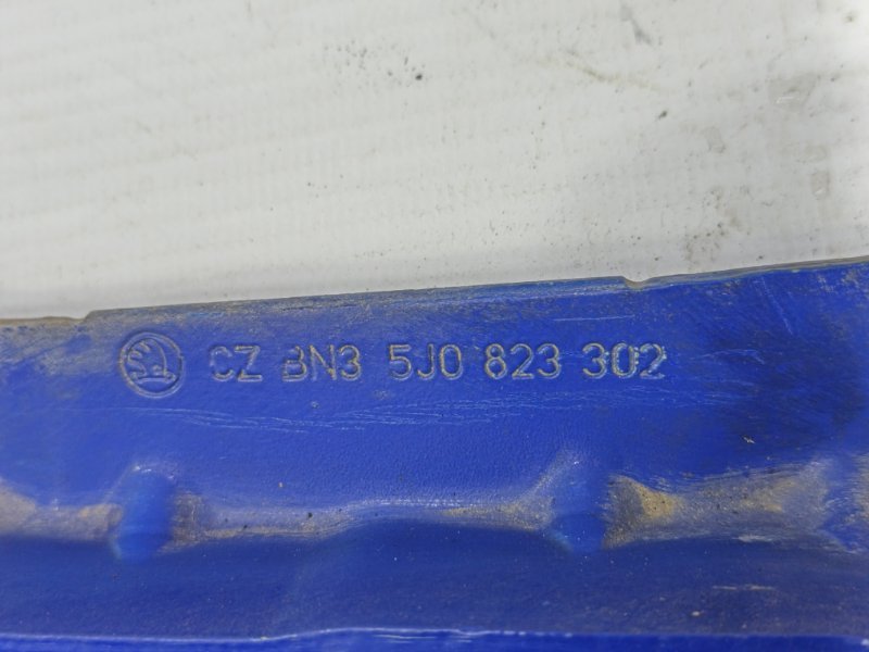 Петля капота Skoda Fabia 2008