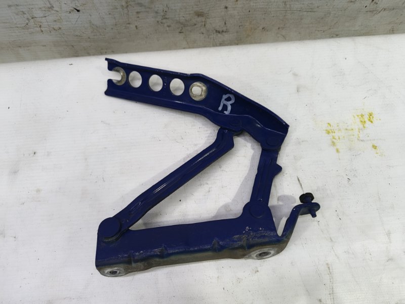 Петля капота Skoda Fabia 2008