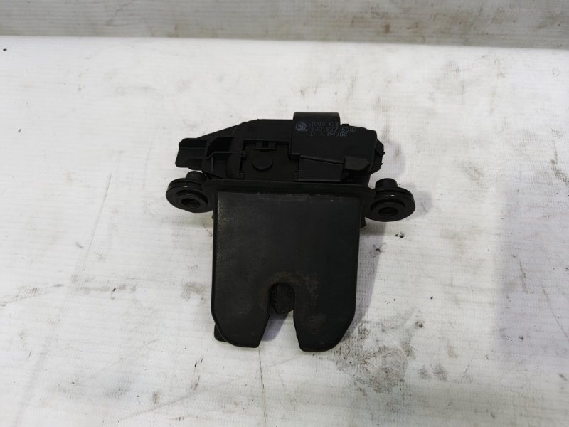 Замок багажника Skoda Fabia 2008