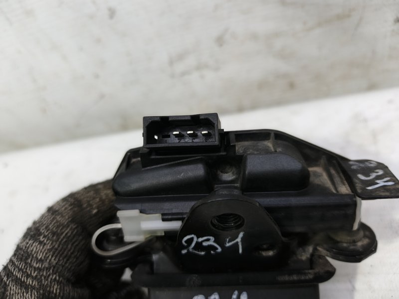 Замок багажника Skoda Fabia 2008