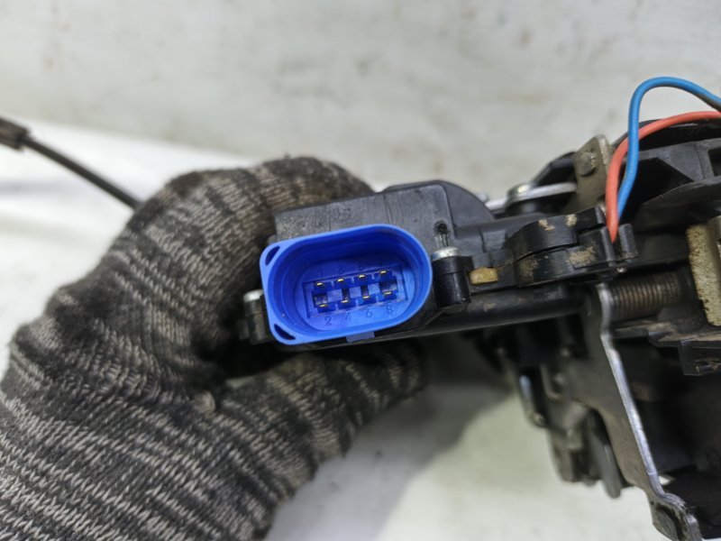 Замок двери Skoda Fabia 2008