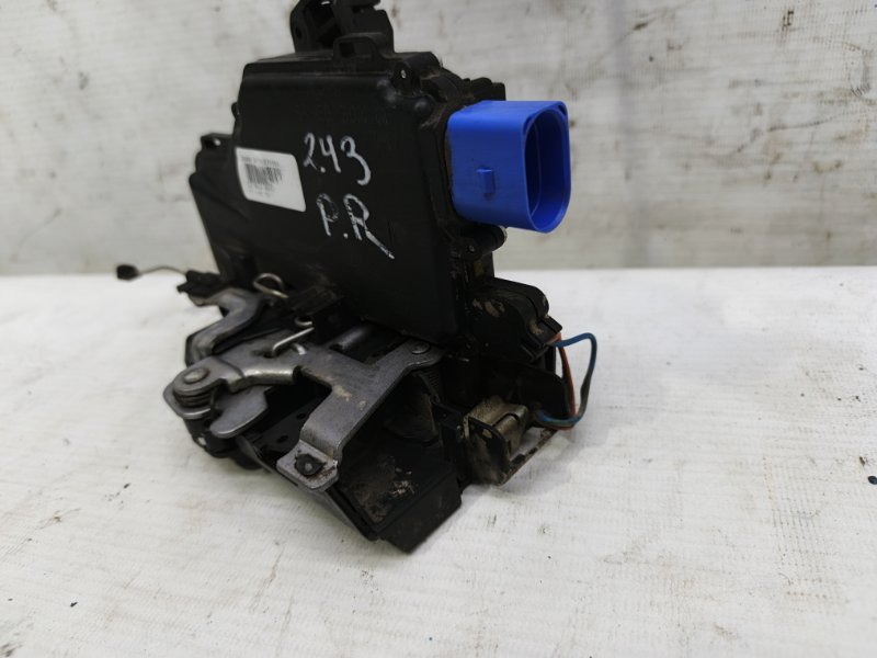 Замок двери Skoda Fabia 2008