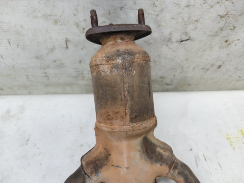 Коллектор выпускной Skoda Fabia 2008