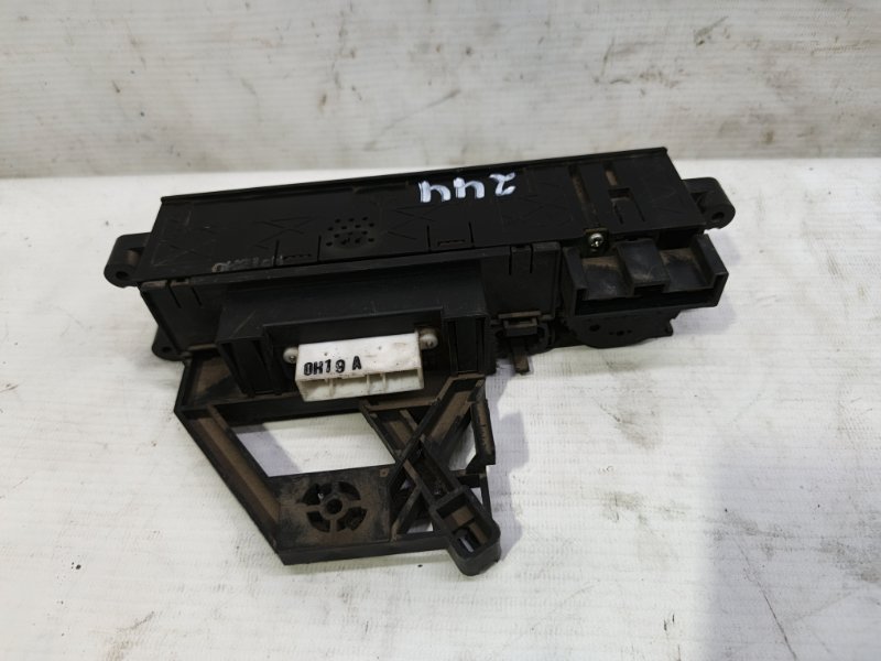 Блок управления климат-контролем Nissan Primera 1990