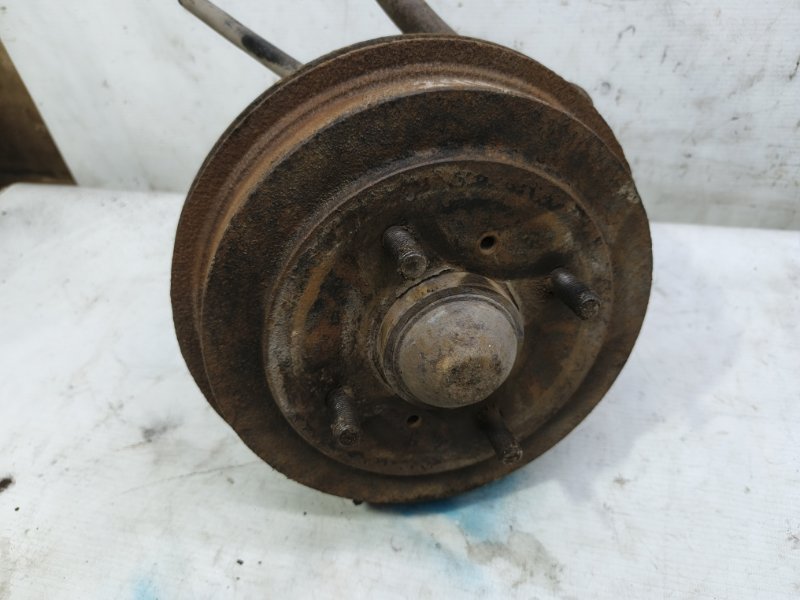 Кулак поворотный Nissan Primera 1990