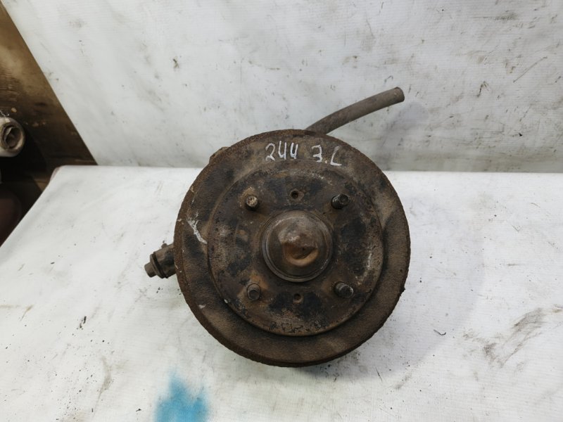 Кулак поворотный Nissan Primera 1990