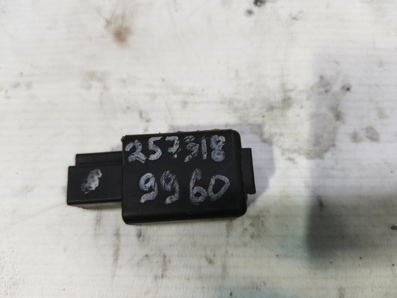 Реле Nissan Primera 1990