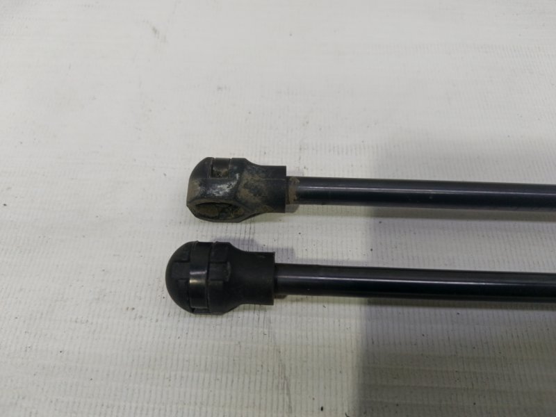 Амортизатор багажника Lada Xray 2021