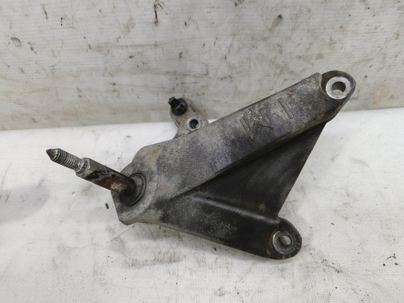 Кронштейн КПП Nissan Tiida 2007