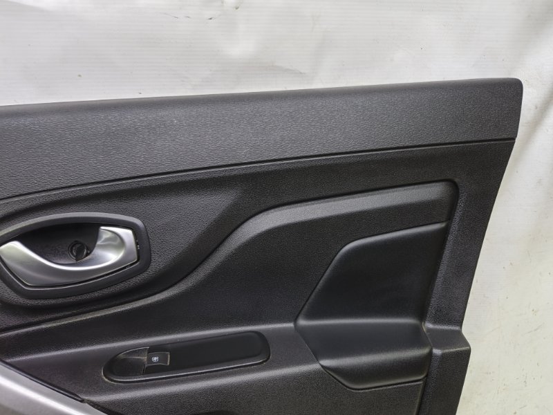 Обшивка двери Lada Xray 2021