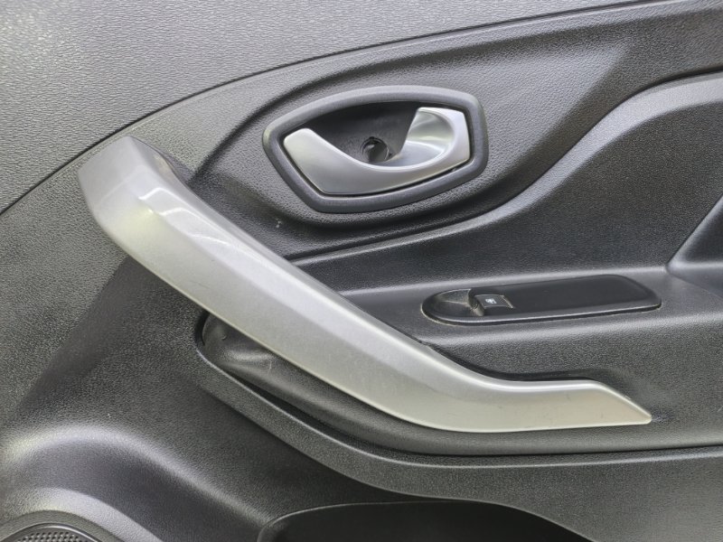 Обшивка двери Lada Xray 2021