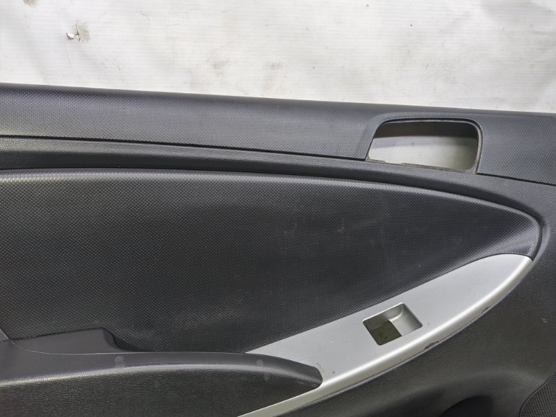 Обшивка двери Hyundai Solaris 2014