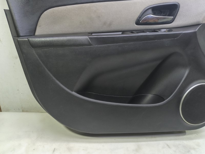 Обшивка двери Chevrolet Cruze 2013