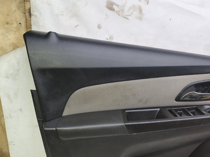 Обшивка двери Chevrolet Cruze 2013