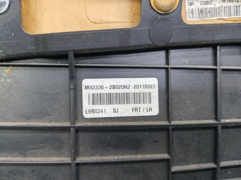 Обшивка двери Hyundai Santa Fe 2011